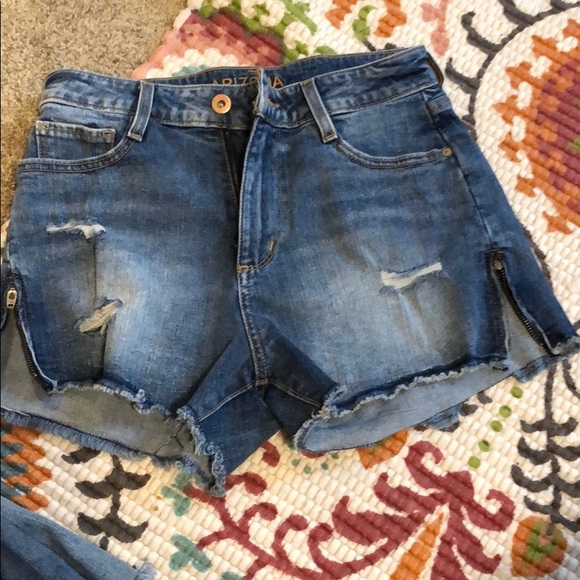 Shorts - Picture 3 of 3